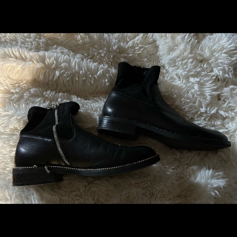 The Wishbone Black Ankle Boots Size 8.5